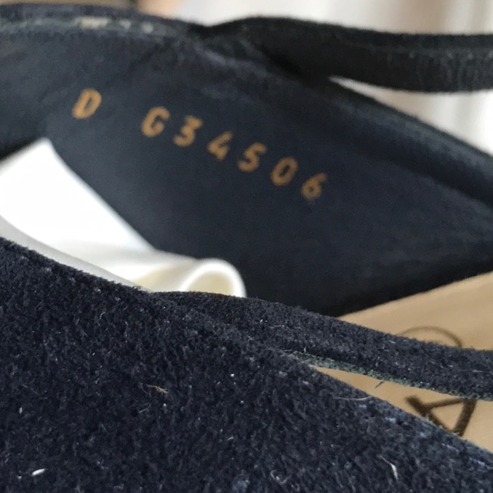 Chanel INTERLOCKING CC LOGO SLINGBACK SANDALS - Picture 16 of 16